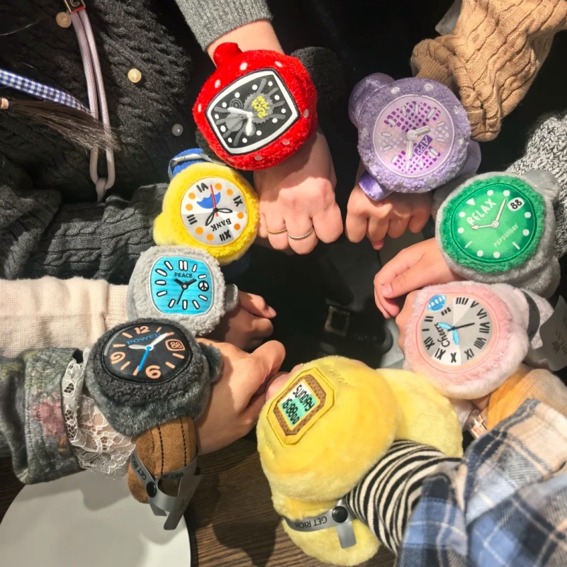 【En Stock】 reloj de peluche Po - Luxury Watch Holder reseña y precio