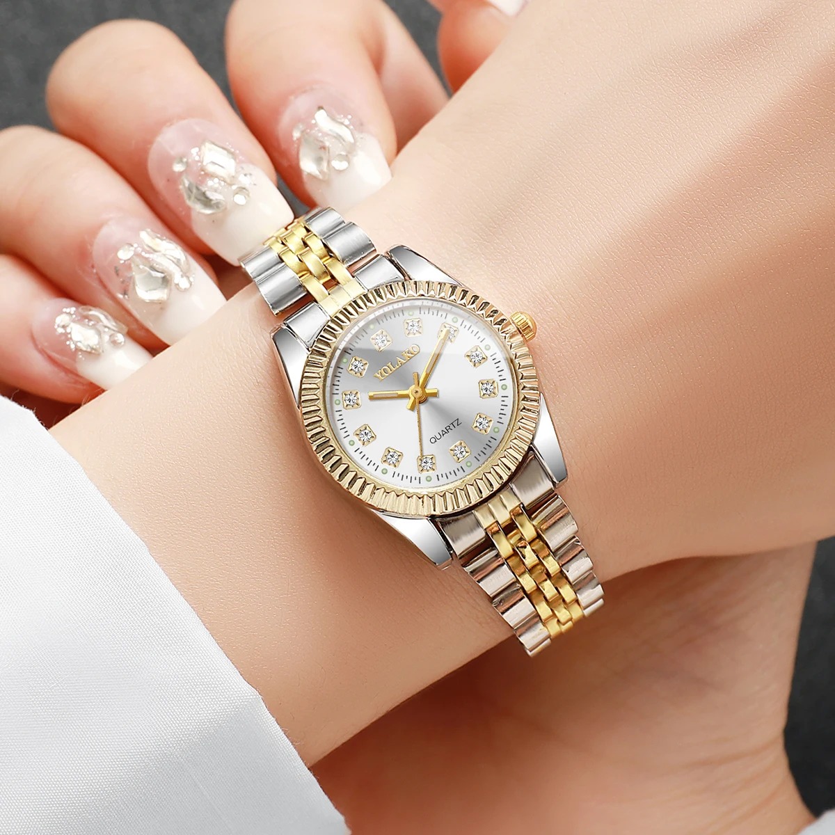 Reloj de cuarzo con diamantes  - Luxury Watch Holder reseña y precio